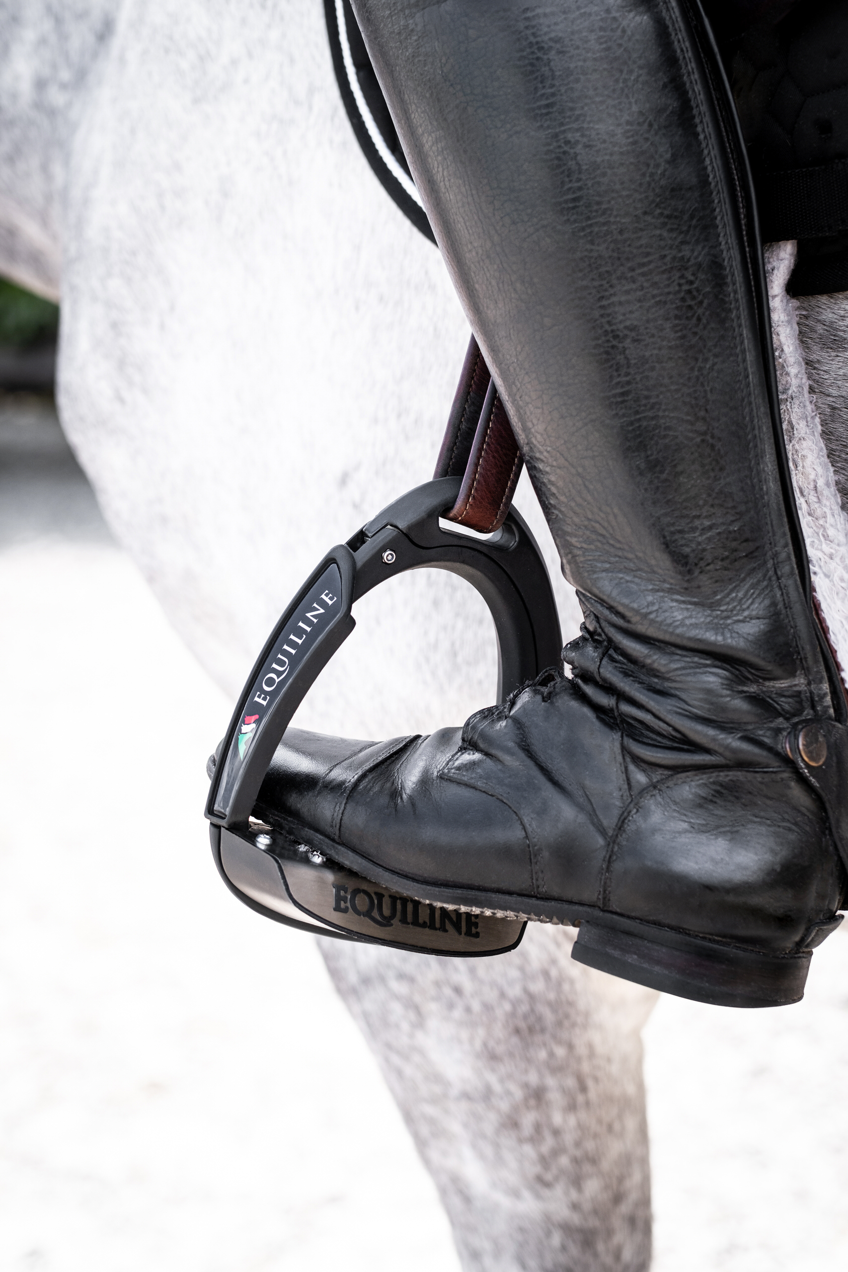 X-CEL STIRRUPS - with boot - white horse